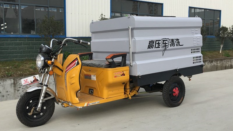 電動(dòng)三輪路面高壓清洗車(chē)