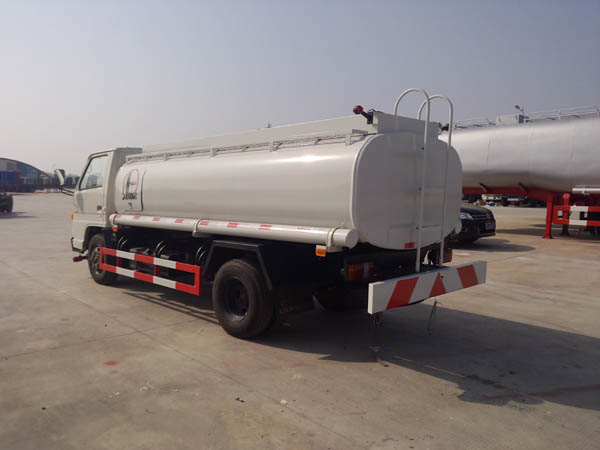 江鈴順達5噸油罐車