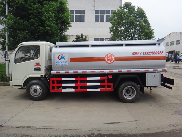 東風(fēng)勁卡5噸油罐車(chē)