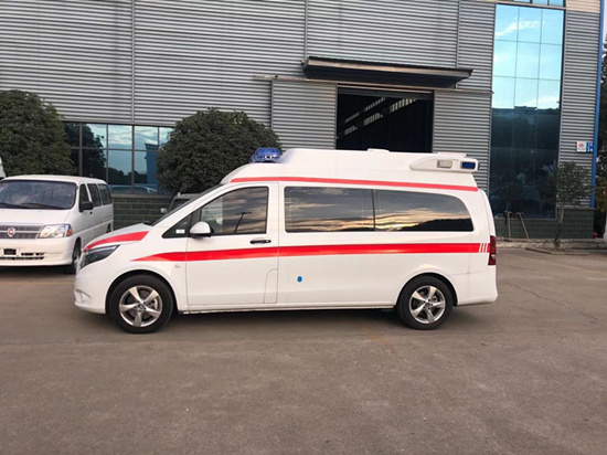 (國(guó)六)奔馳新威霆負(fù)壓救護(hù)車(chē)