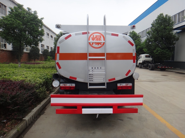 東風(fēng)勁卡5噸油罐車(chē)