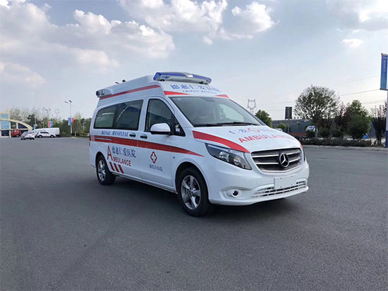 ( 國(guó)六)奔馳威霆救護(hù)車(chē)
