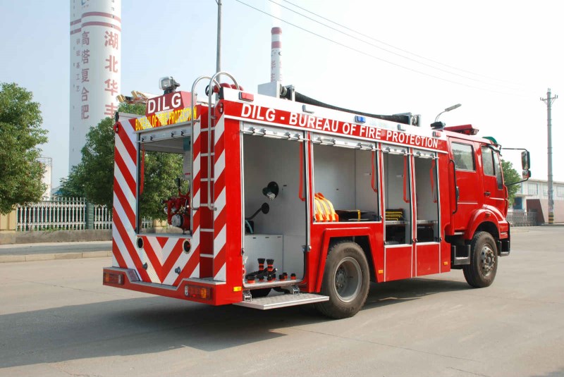 豪沃干粉消防車(chē)