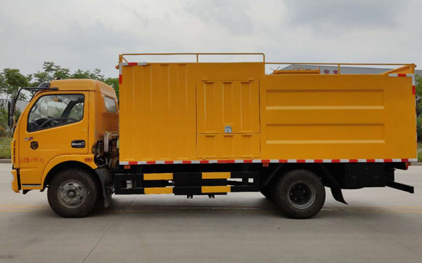 東風(fēng)D7污水處理車（黃牌）