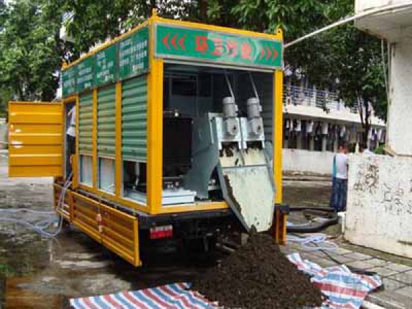 東風(fēng)大多利卡吸污凈化車(chē)