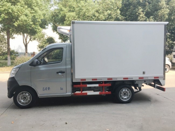 (廂長(zhǎng)2.7米)長(zhǎng)安冷藏車