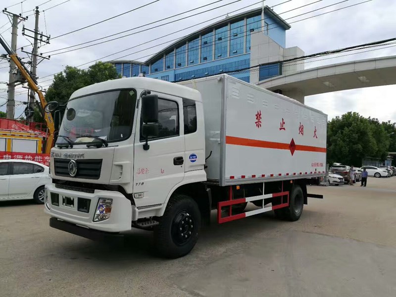 東風(fēng)6米1(9噸)爆破器材車(chē)