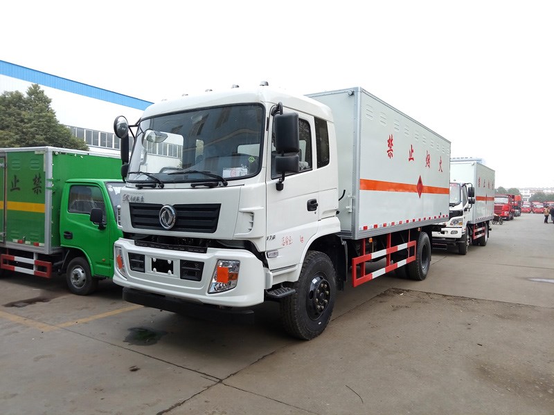 東風(fēng)6米1(9噸)爆破器材車(chē)