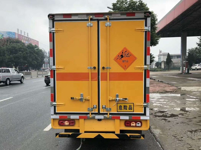 躍進(jìn)3米3(藍(lán)牌)爆破器材車(chē)