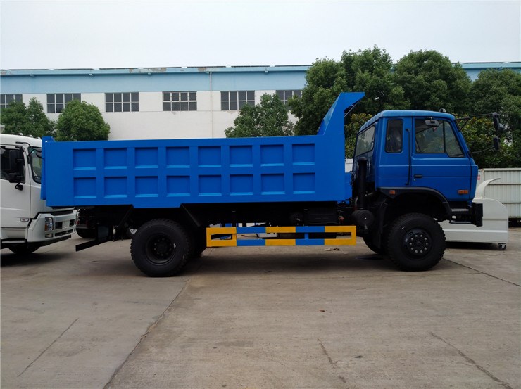 12-14立方東風老款145/153密封自卸式垃圾車