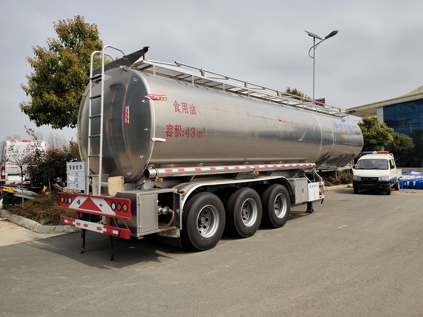 43立方食用油鋁合金半掛運輸車側面圖片