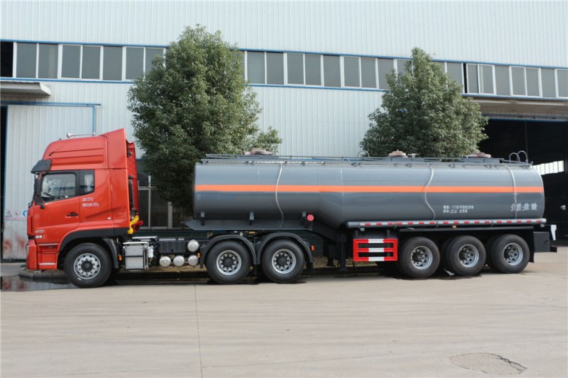 CLW9401GFW型腐蝕性物品罐式運輸半掛車