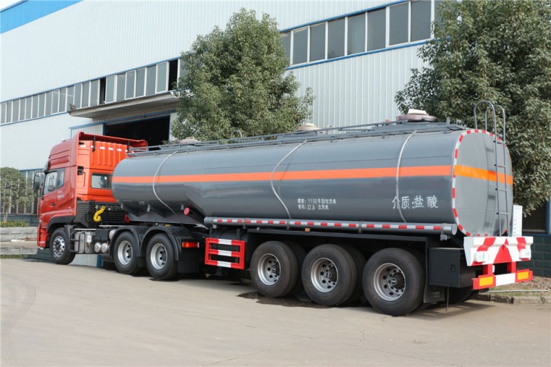 CLW9401GFW型腐蝕性物品罐式運輸半掛車