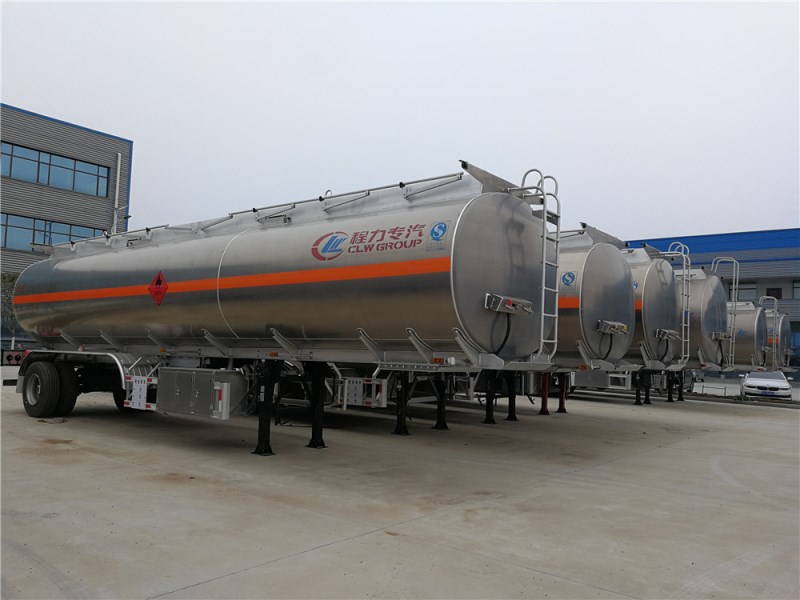 重汽豪沃(40-55L)鋁合金運(yùn)油半掛車
