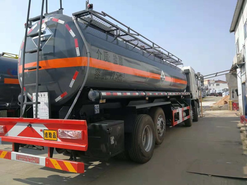 前四后六17.5方鹽酸運(yùn)輸車**大廠家