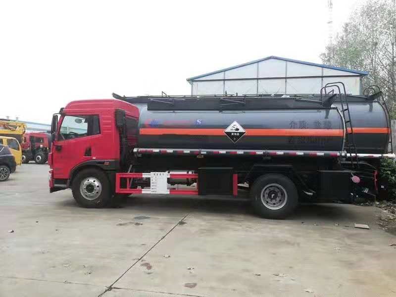 解放單橋8.8方鹽酸運(yùn)輸車