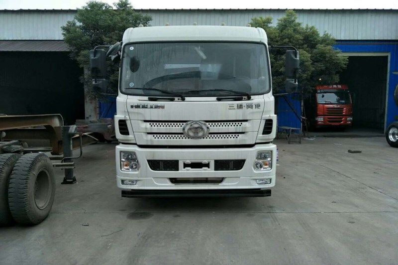 13.8方腐蝕性物品罐式運(yùn)輸車